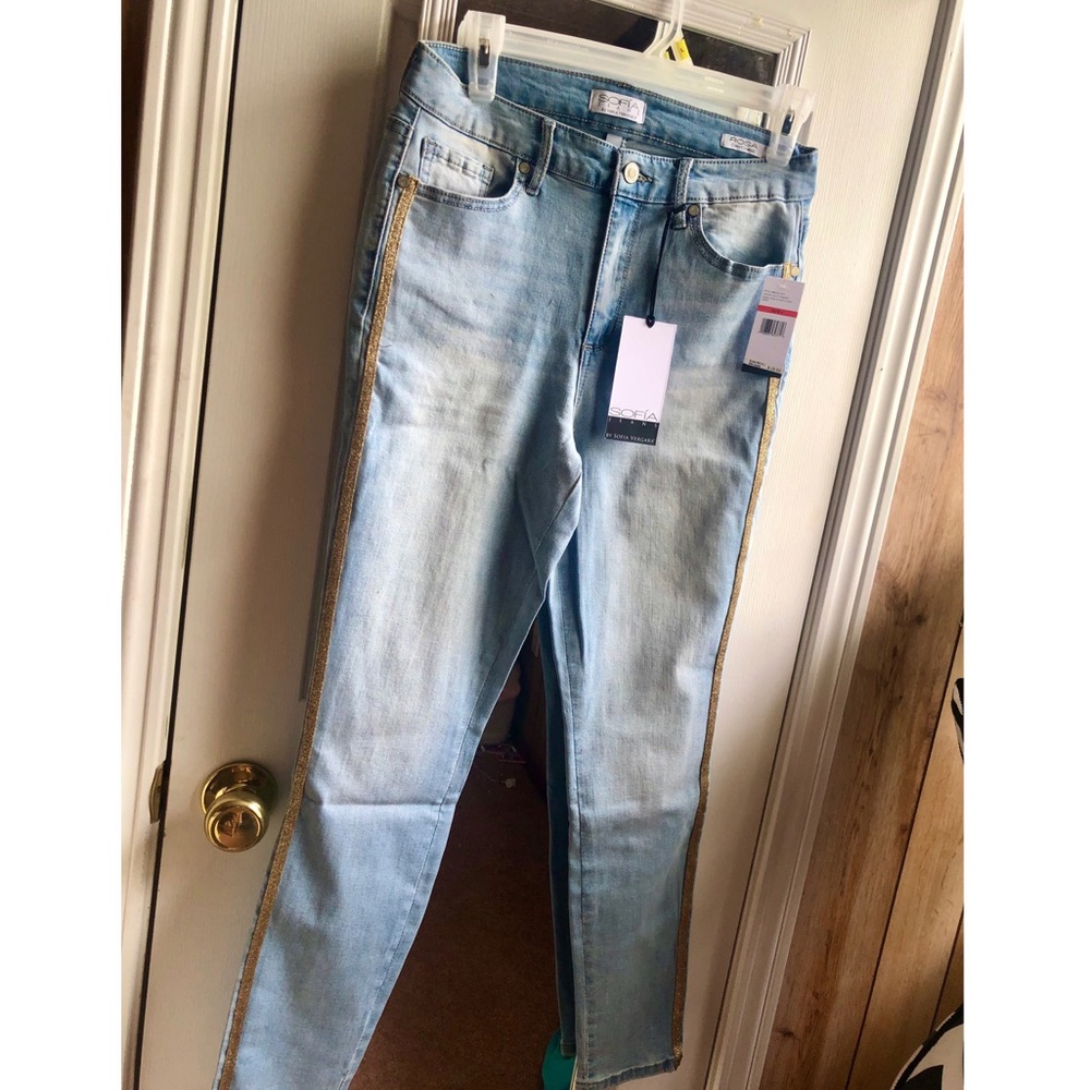 BRAND NEW! Light wash gold detail jeans